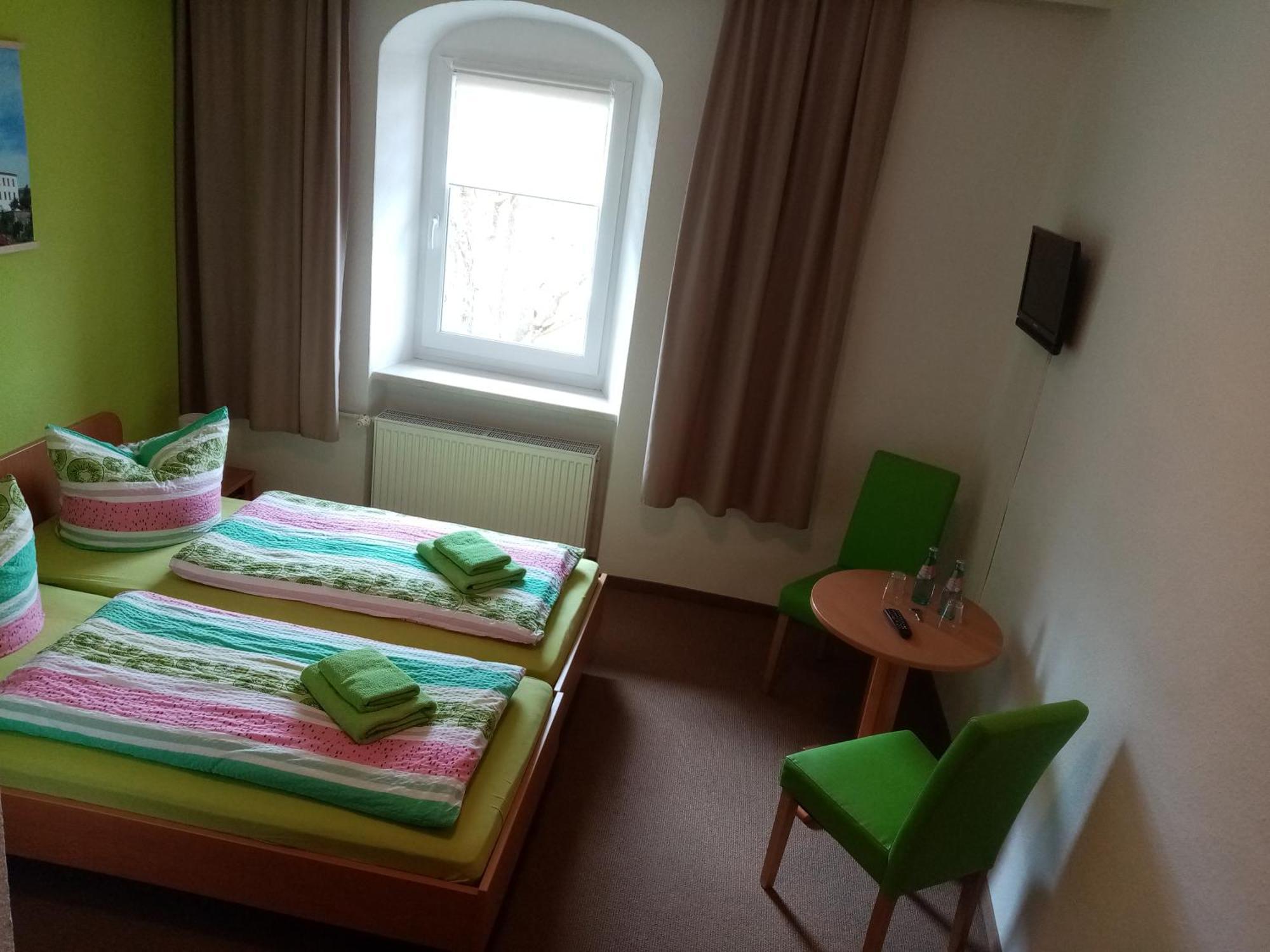เพนชั่น แอนด์ กาสทชเตทเทอ ซอมเมอร์ฟริเชอ Hotel Ehrenfriedersdorf ห้อง รูปภาพ